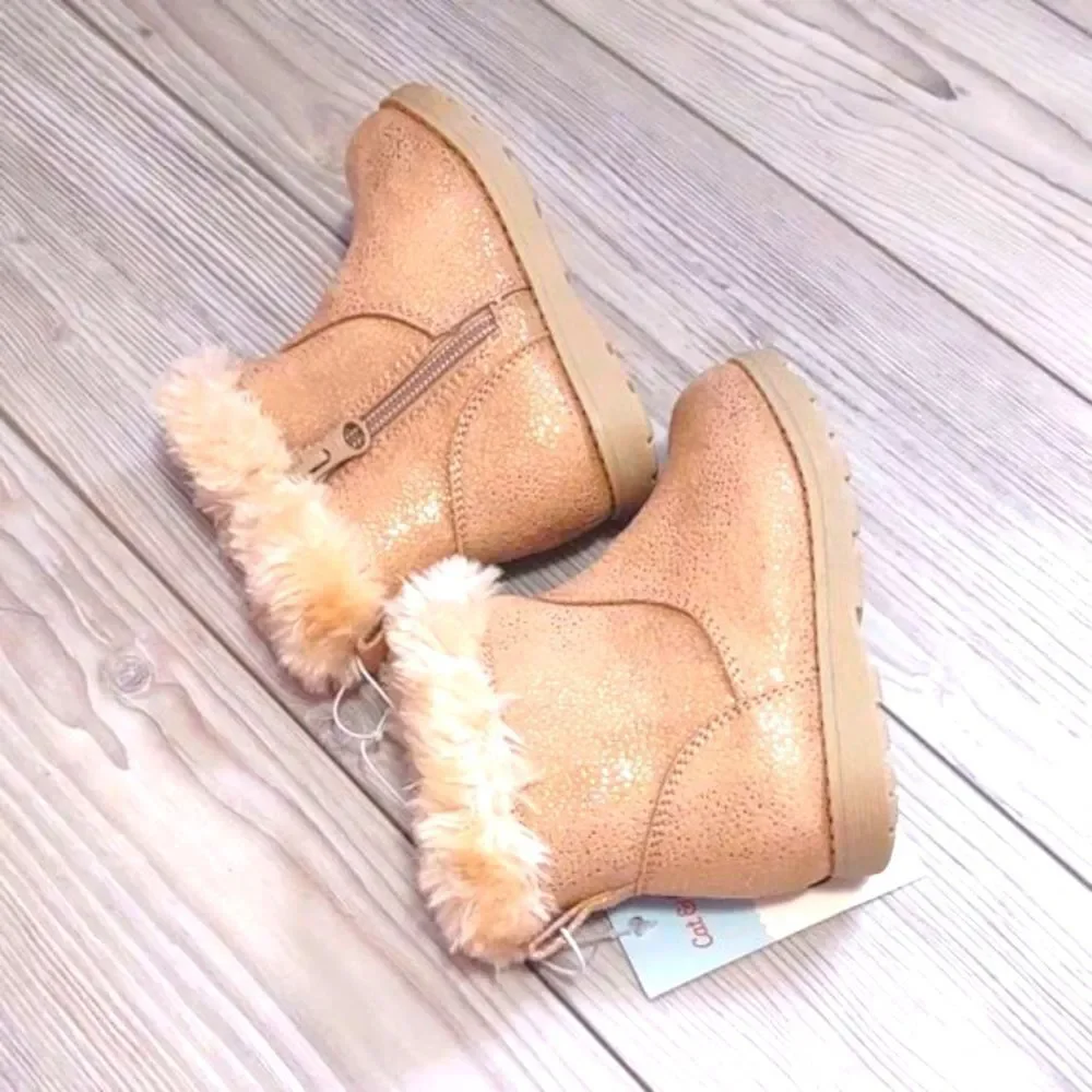 (77-4318) Cat & Jack Emani Zipper Slip-On Winter Boots Tan Sz 5